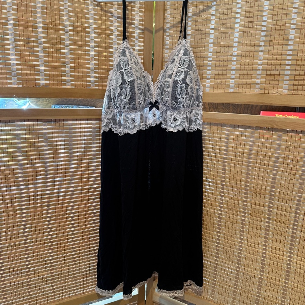 NWT Victoria’s Secret black and light pink baby doll nightie. Brand new Large